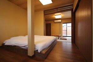 Comfort Quadruple Room, Non Smoking | In-room safe, free WiFi, bed sheets - HARUYA Naramachi - Hostel (Nara)