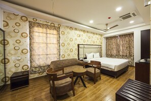 Kahden hengen deluxe-huone, 1 suuri parisänky, kaupunkinäköala | Egyptinpuuvillaiset lakanat, ylelliset vuodevaatteet, untuvapeitot