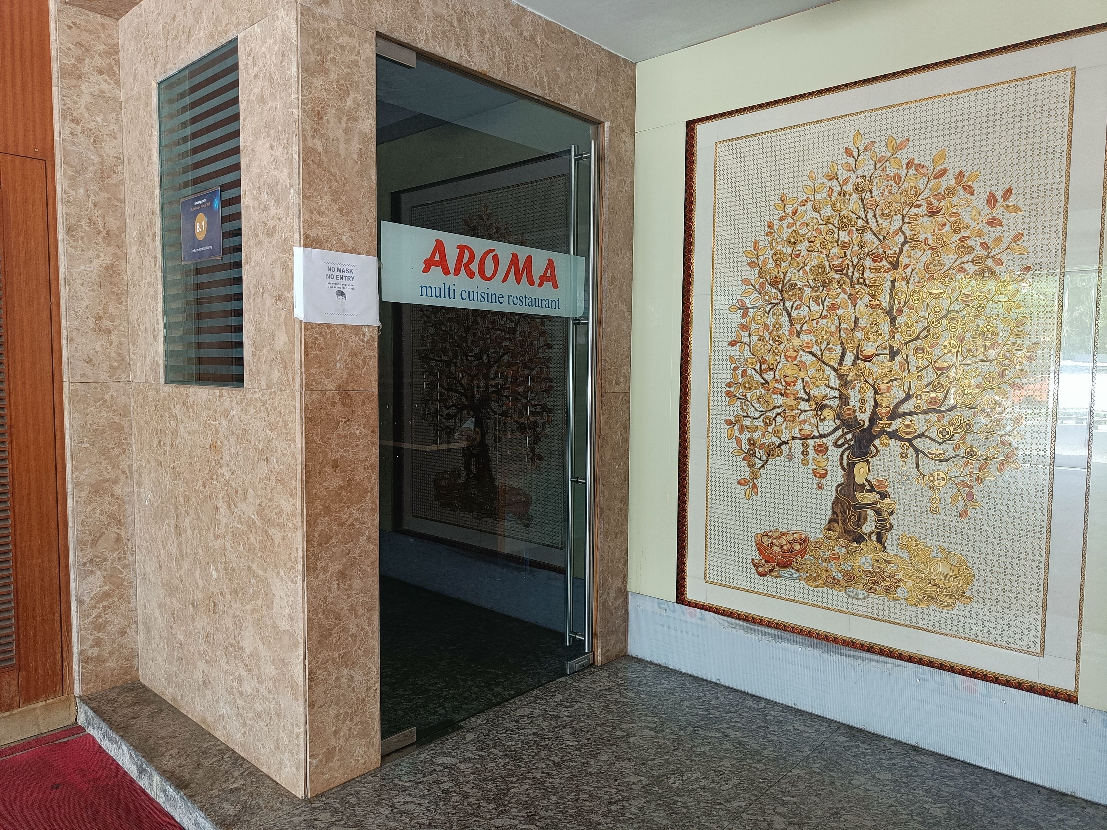 Breakfast, lunch, dinner served; international cuisine 