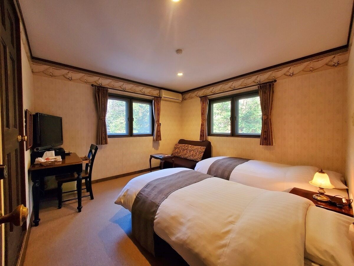 Blackout drapes, free WiFi, bed sheets