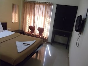 Desk, free rollaway beds, free WiFi