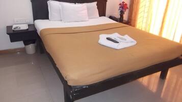 Desk, free rollaway beds, free WiFi
