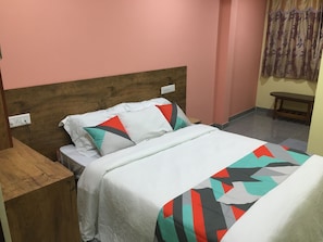Free WiFi, bed sheets - Housefinch Residency (Bengaluru)