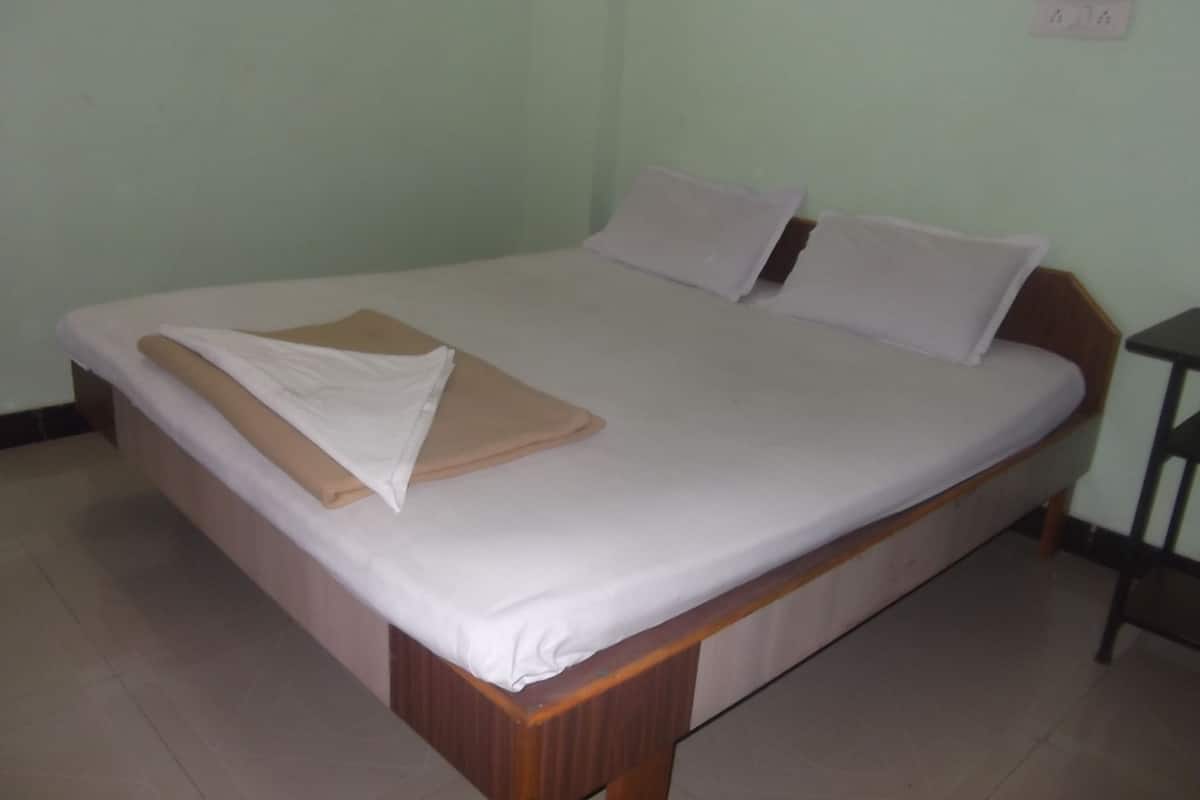 Deluxe AC Room | Living room