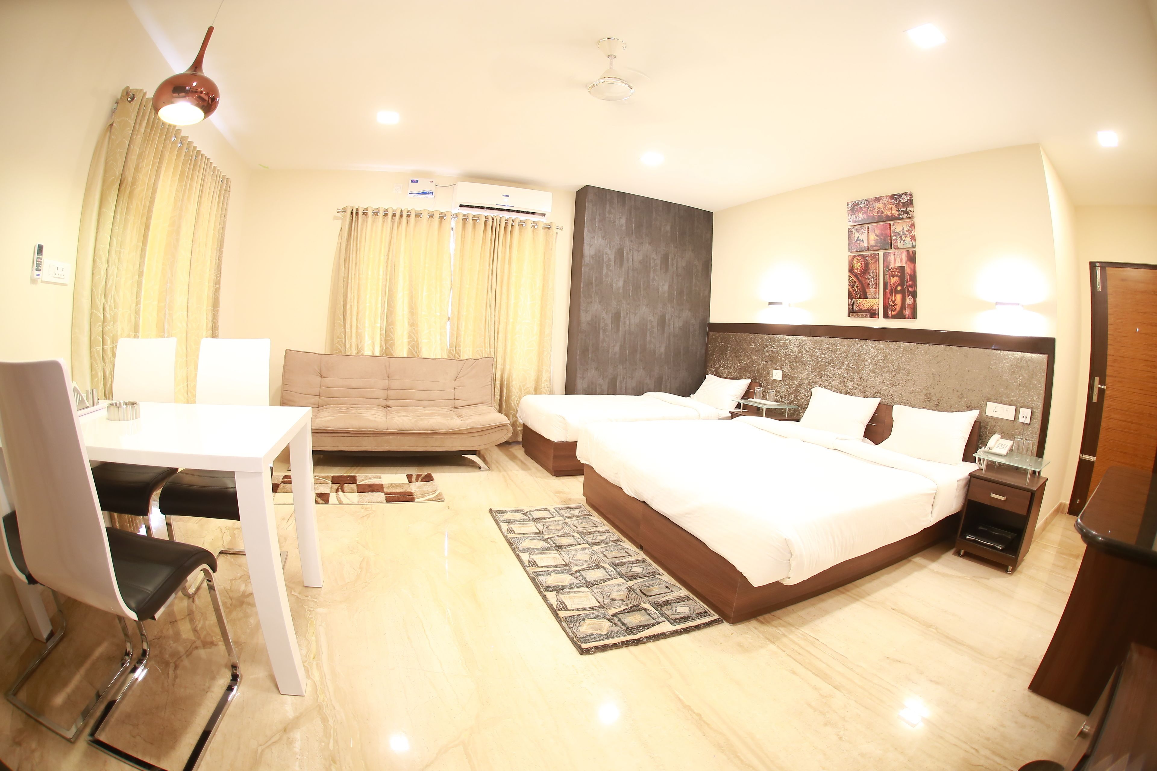 family room | premium bedding, in-room safe, desk, soundproofing