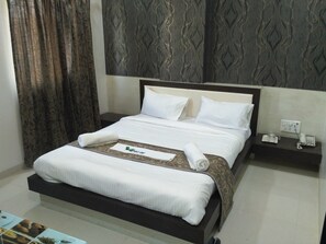 Desk, free rollaway beds, free WiFi - Hotel Everest Inn (Pune)