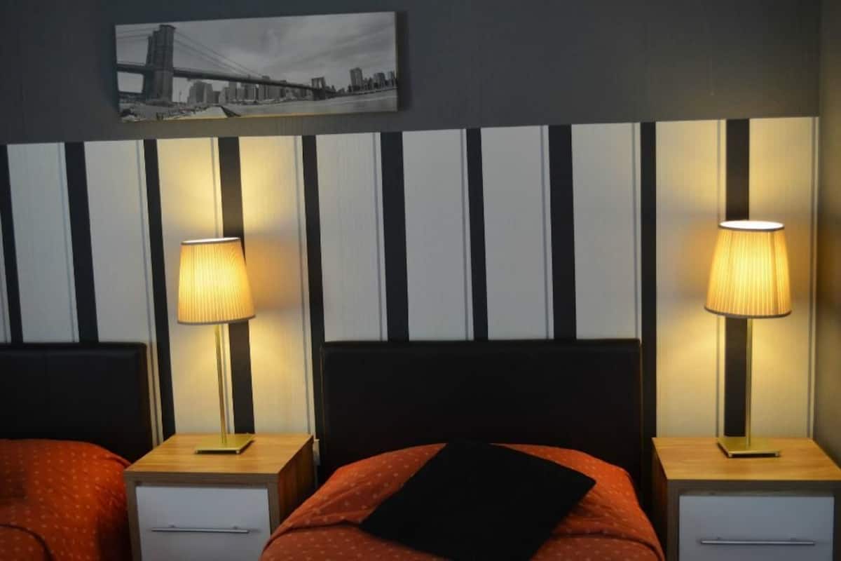 Chambre Économique avec lits jumeaux, salle de bains commune