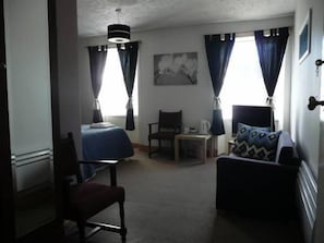 Chambre Double Supérieure, salle de bains attenante | Coin séjour