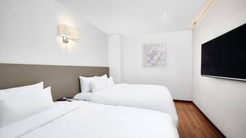 Ropa de cama de alta calidad, minibar y escritorio