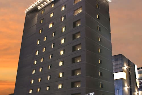 Façade de l’hébergement - soirée/nuit