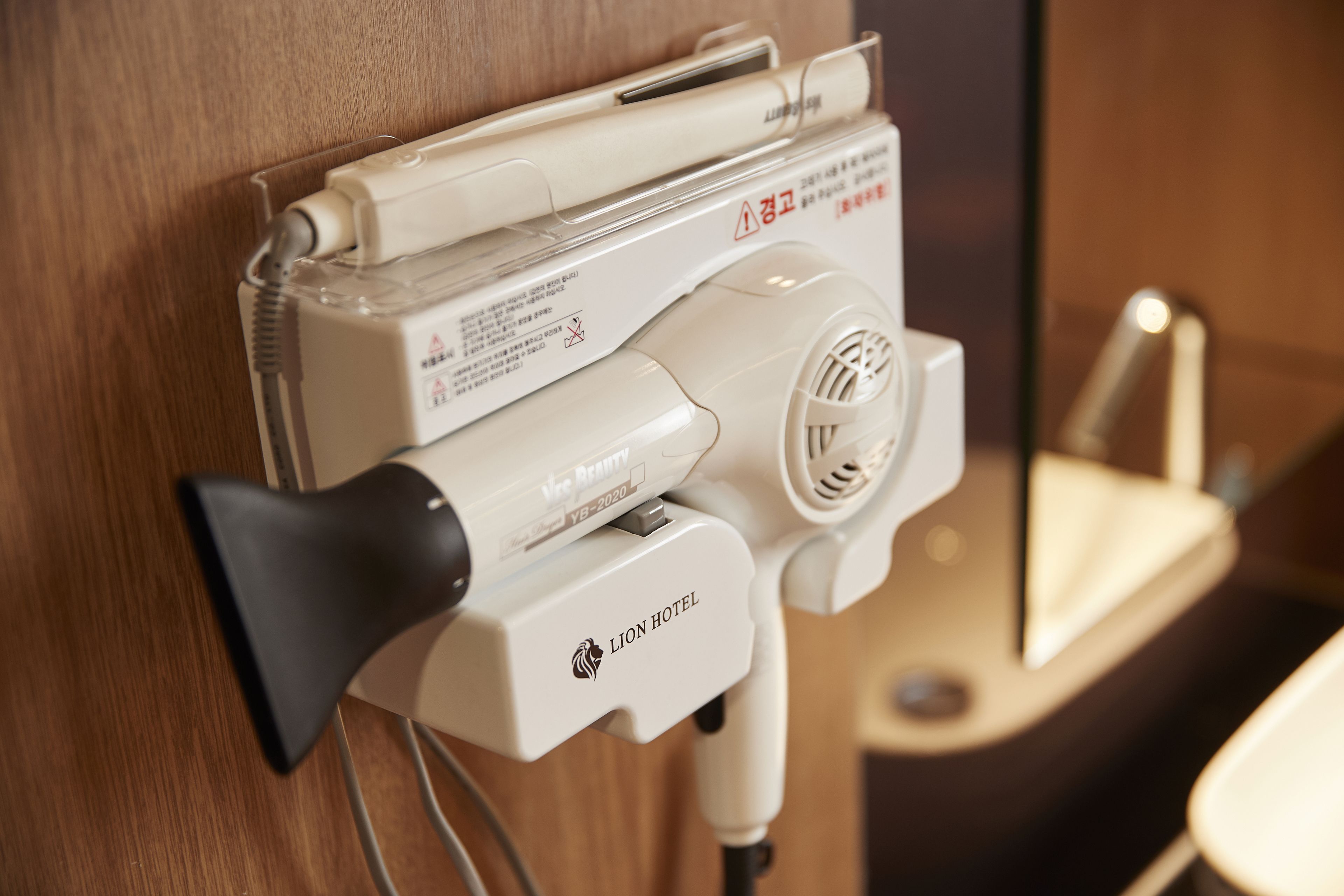 separate bathtub and shower, deep-soaking bathtub, free toiletries