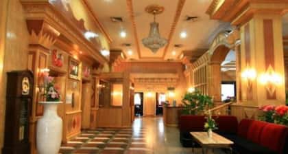 13 Coins Ngamwongwan Hotel