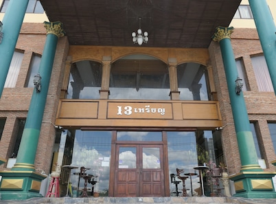 13 Coins Bangyai Hotel