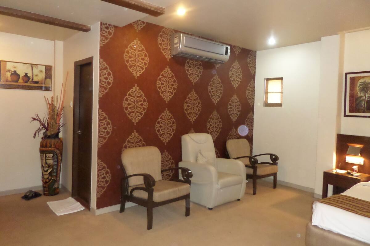 Bliss Suite | Desk, free rollaway beds, free WiFi