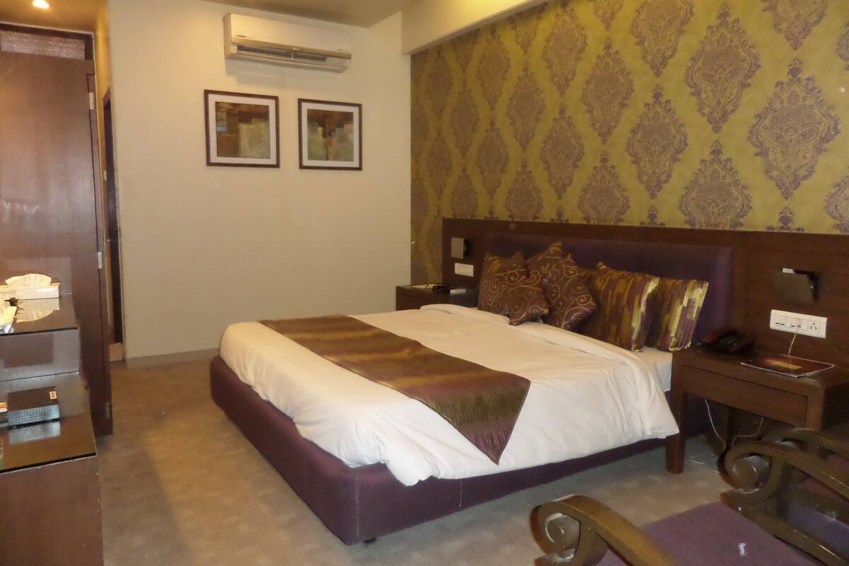 Bliss Studio | Desk, free rollaway beds, free WiFi