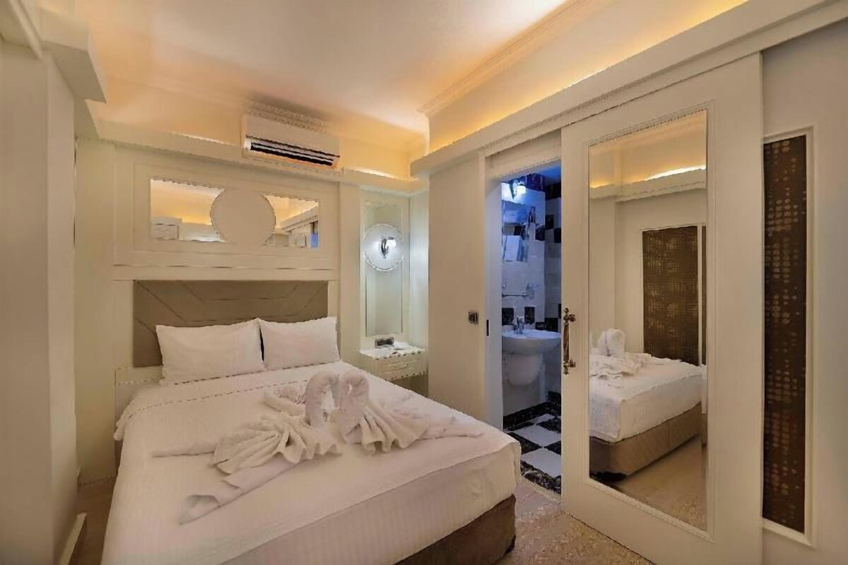 Ropa de cama de alta calidad, minibar, caja fuerte y escritorio