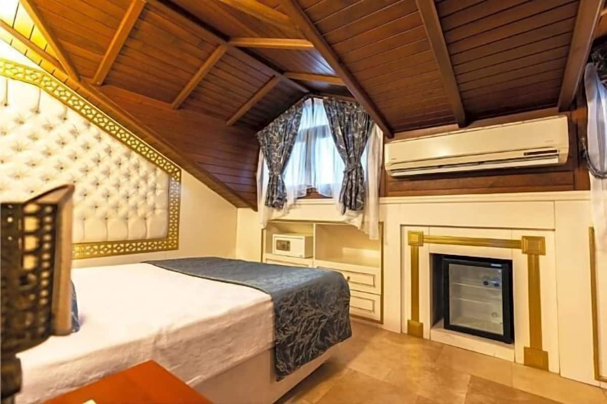 1 bedroom, premium bedding, minibar, in-room safe