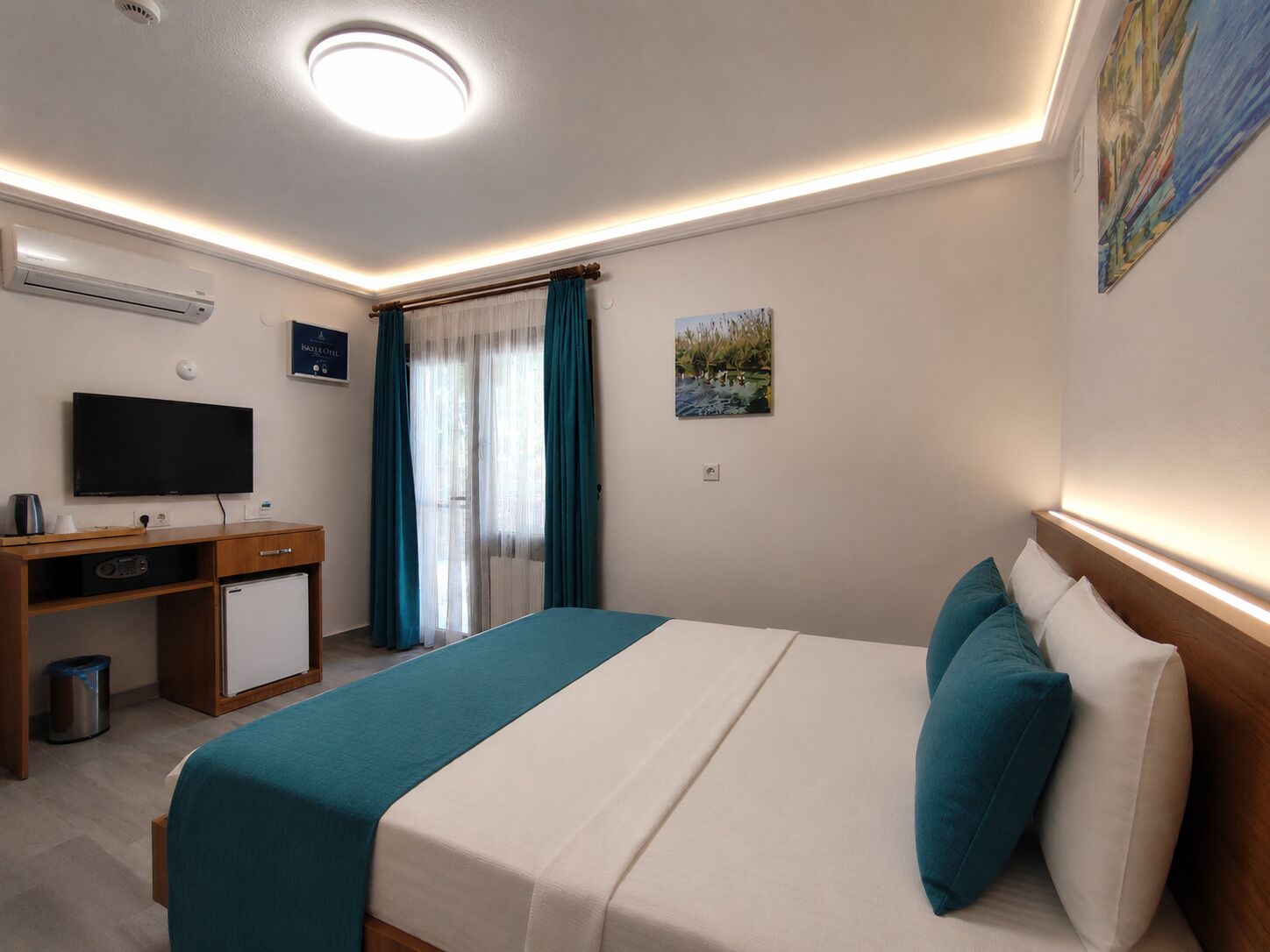 Habitación económica | Minibar, caja fuerte, wifi gratis y ropa de cama