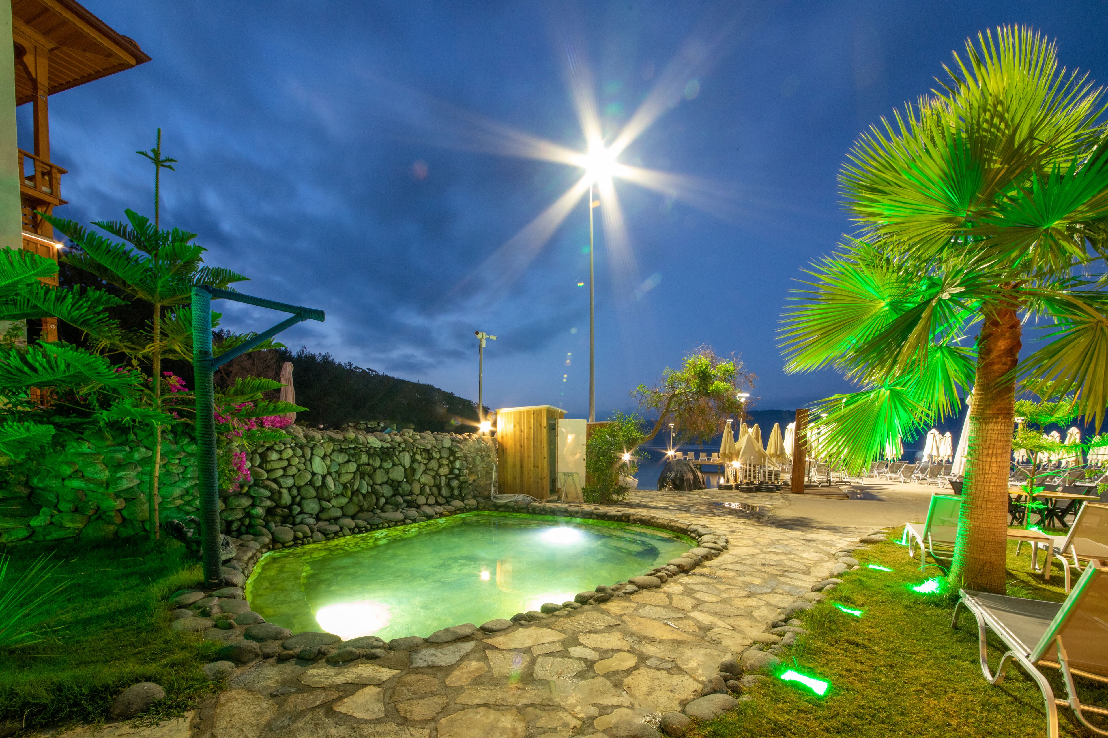 seasonal outdoor pool