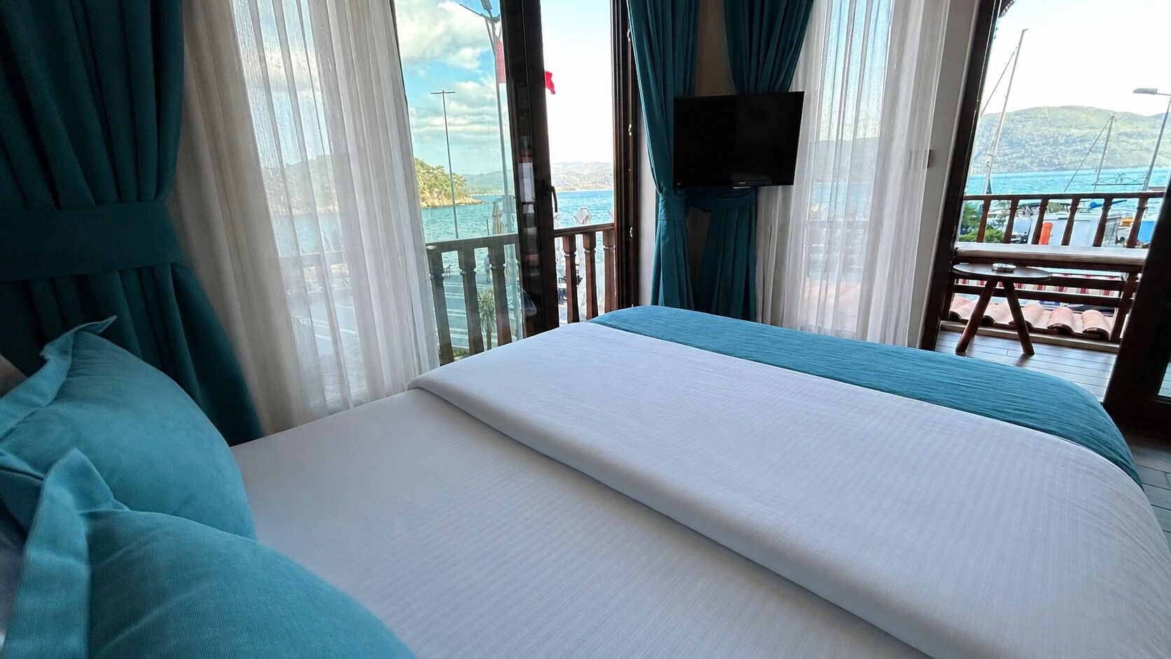 Habitación estándar, vistas al mar | Minibar, caja fuerte, wifi gratis y ropa de cama