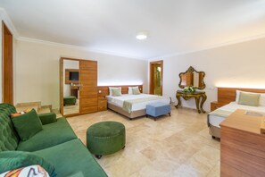 Tripla Classic | Minibar, una cassaforte in camera, Wi-Fi gratuito, lenzuola