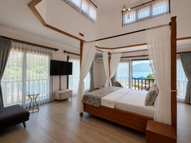 Suíte real, vista para o mar | Frigobar, cofres nos quartos, Wi-Fi de cortesia, roupa de cama