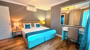 Minibar, in-room safe, free WiFi, bed sheets