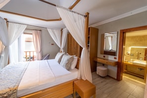 Minibar, caja de seguridad en la habitación, wifi gratis y ropa de cama