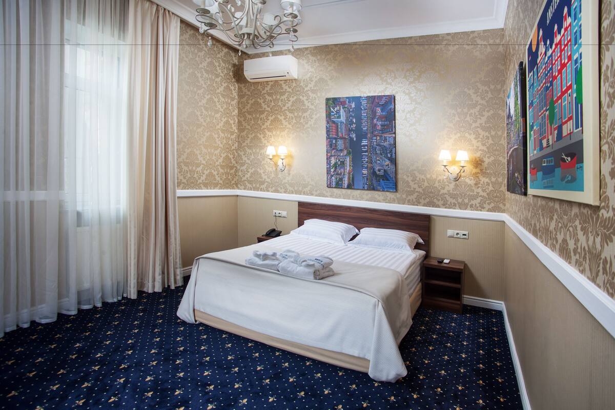 Suite | Minibar, in-room safe, desk, blackout curtains
