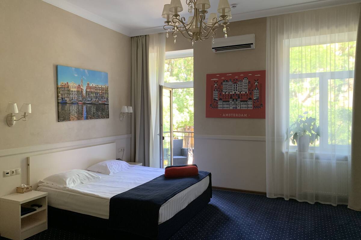 Junior Room, 1 Queen Bed | Minibar, in-room safe, desk, blackout curtains