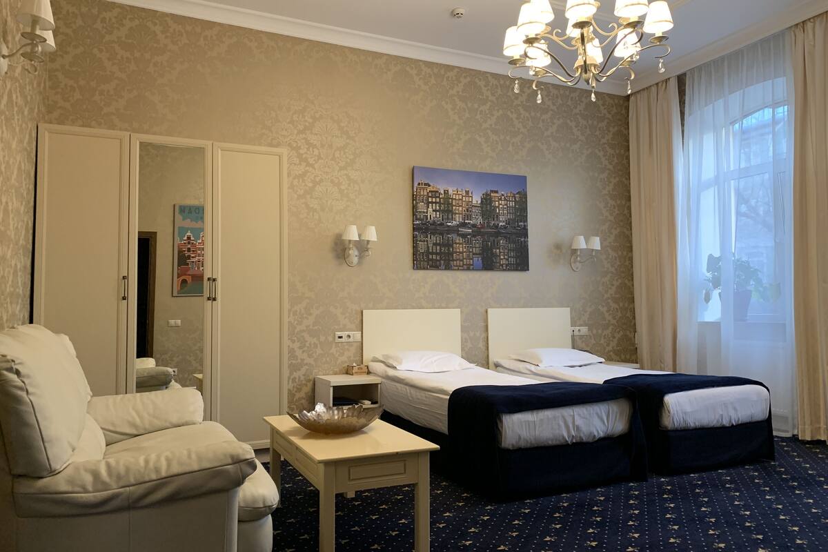 Deluxe Double or Twin Room | Minibar, in-room safe, desk, blackout curtains