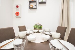 Dining - Sakura Japanese House - Hostel (Osaka)