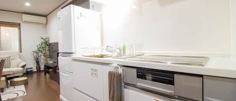 Full-sized fridge, microwave, stovetop, electric kettle
