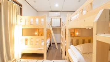 4 habitaciones, escritorio, wifi gratis y ropa de cama