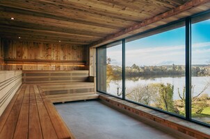 Un sauna, una bañera de hidromasaje, baño turco, tratamientos corporales