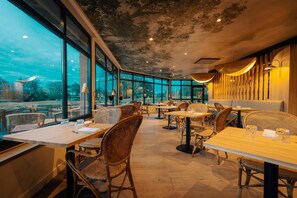 Lunch and dinner served, French cuisine