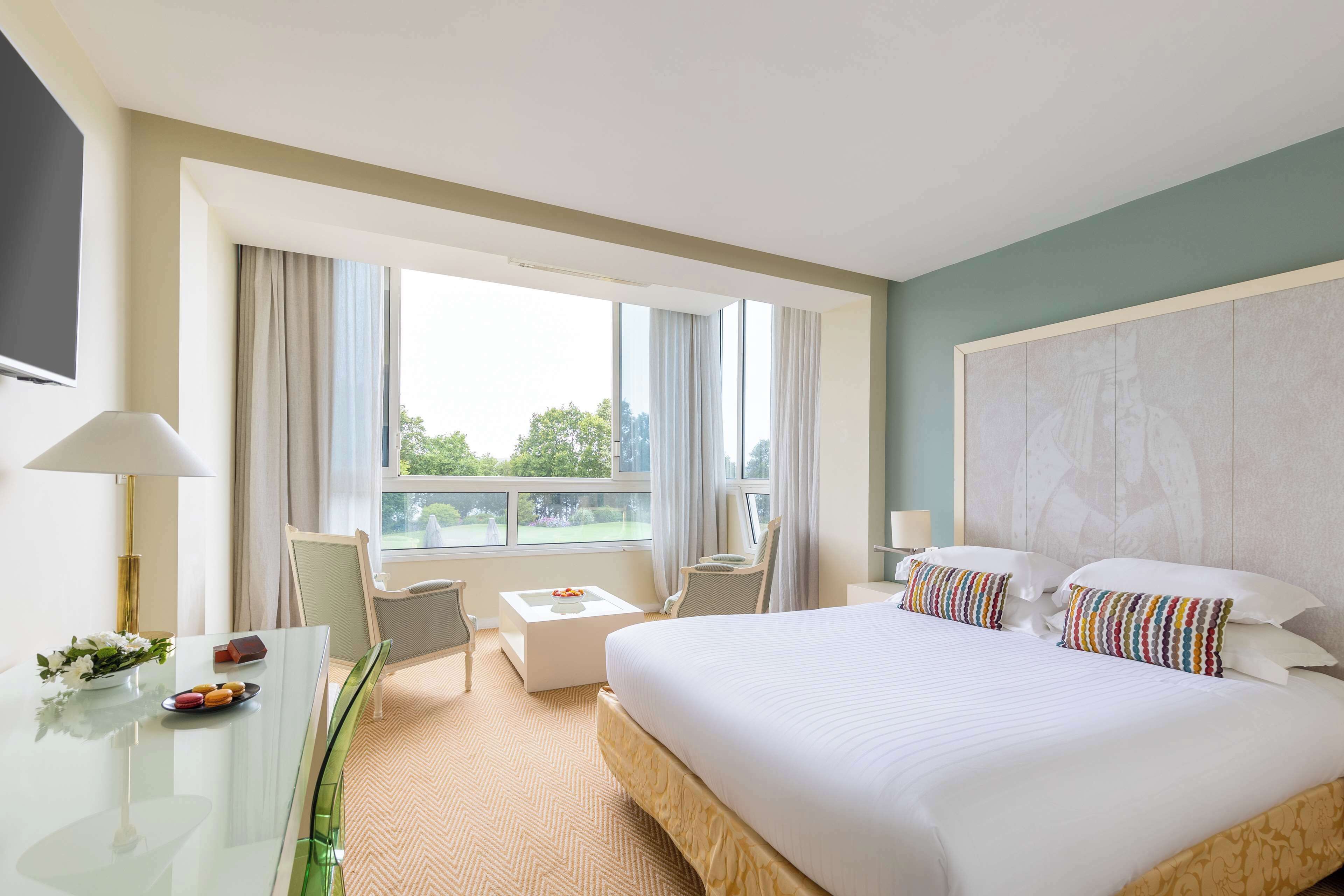 エクスクルーシブ ルーム キングベッド 1 台 禁煙 レイクビュー | ミニバー、セーフティボックス (室内)、デスク、防音設備