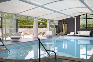 Hồ bơi trong nhà 