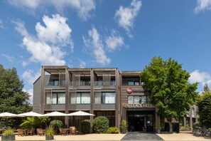 Exterior - Best Western Plus Le Roi Arthur Hotel et Spa (Ploërmel)