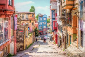 A narrow street with buildings on both sides, some with balconies and satellite dishes. - Catirga Konak Apartments (Istanbul)