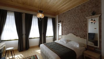 Deluxe Apartment | 1 bedroom, Egyptian cotton sheets, premium bedding, desk