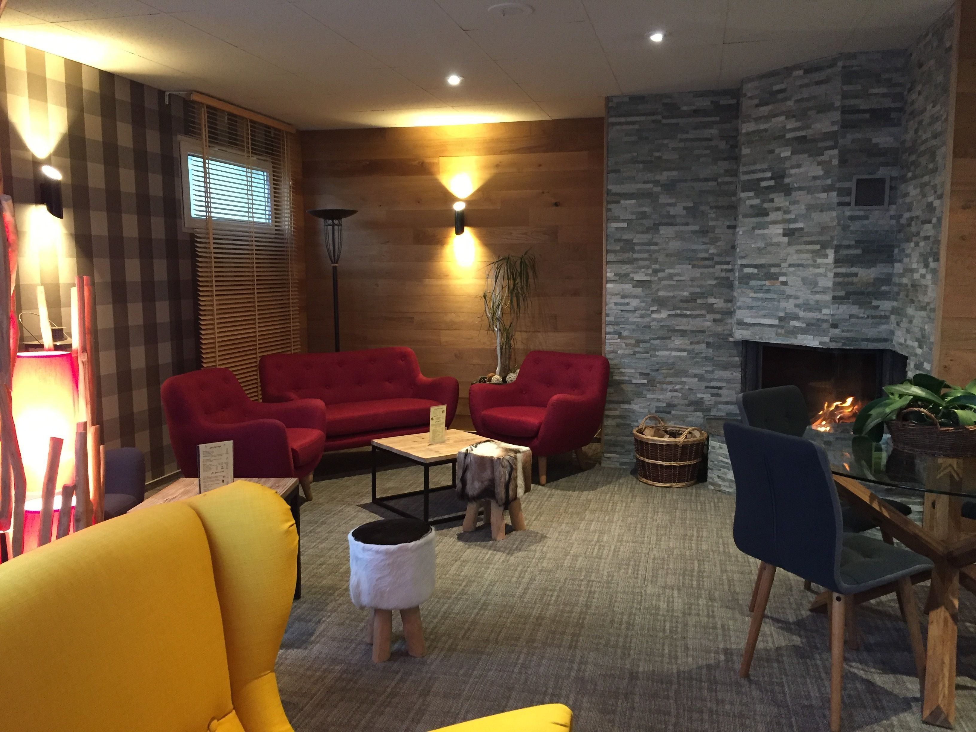 Lobby-lounge