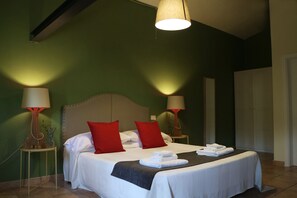 Minibar, Zimmersafe, kostenloses WLAN, Bettwäsche