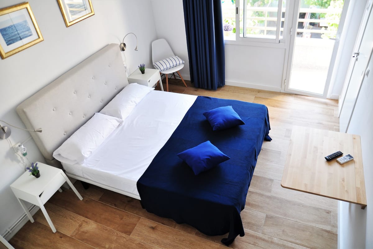 Comfort Double Room, Balcony | Blackout drapes, iron/ironing board, free WiFi, bed sheets
