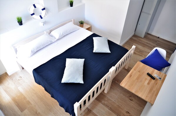 Basic-Doppelzimmer, Balkon | Verdunkelungsvorhänge, Bügeleisen/Bügelbrett, kostenloses WLAN