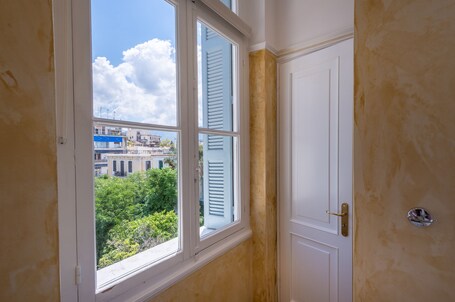 Palladian Home - Image 46