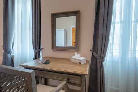 Palladian Home - Image 12