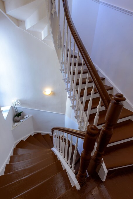 Palladian Home - Image 28