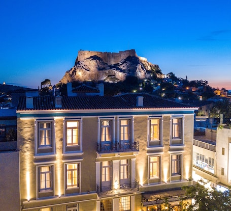 住宿正面 - 傍晚/夜晚