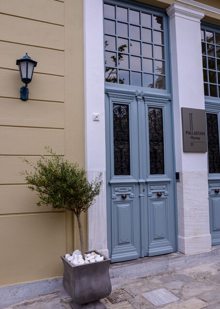 Palladian Home - Image 70